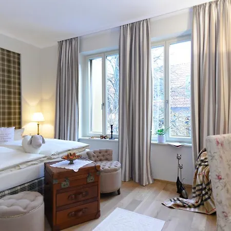 Schottennester Schlafen An Der Kraemerbruecke Erfurt Room photo