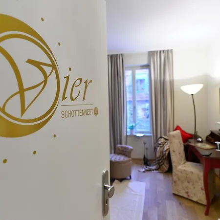Schottennester Schlafen An Der Kraemerbruecke Erfurt Room photo